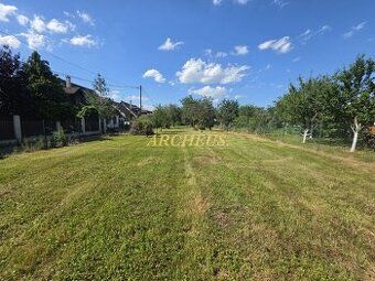 We offer for sale a sunny building plot of 864 m² in the