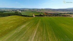 We offer for sale a sunny building plot of 864 m² in the