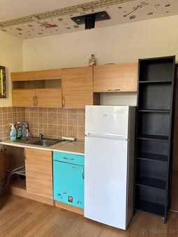 На оренду студіо на вулиці Ластовича в Нових Замках. Студія