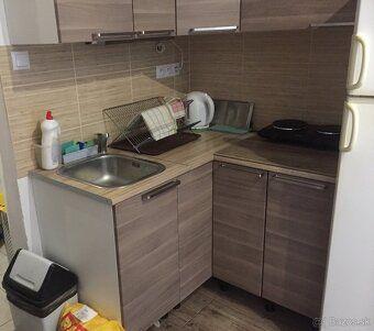 Я пропоную в оренду мебльовану garsonkа на вулиці Влчі