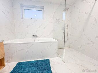 We offer for sale a modern low-energy 4-bedroom family