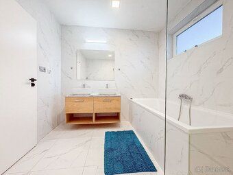 We offer for sale a modern low-energy 4-bedroom family
