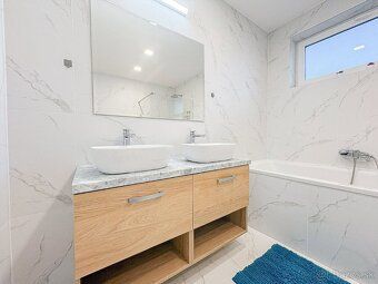 We offer for sale a modern low-energy 4-bedroom family