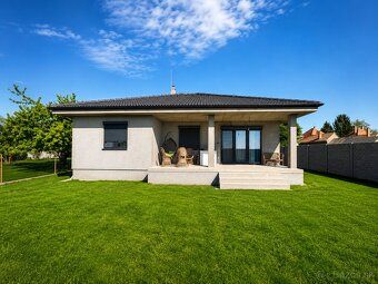 We offer for sale a modern low-energy 4-bedroom family