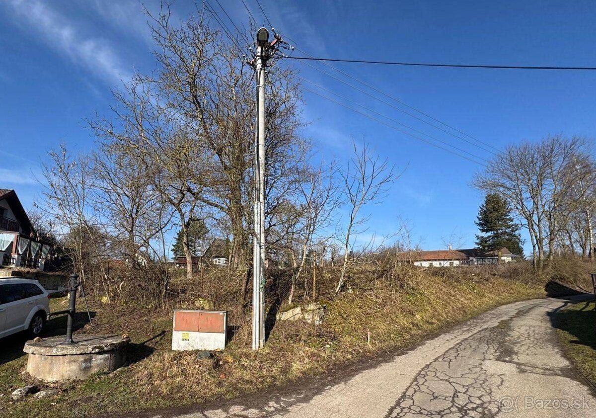 Nabízíme k prodeji pozemek o celkové výměře 1110 m2 v