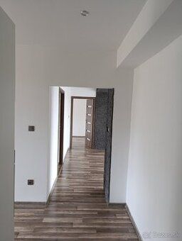 Продам 3-кімнатну квартиру на захід від Трстена ціна до