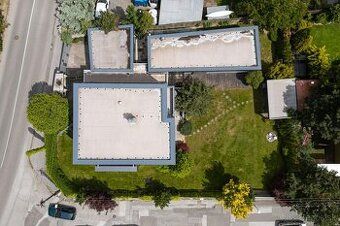 Sell family house with 2 apartment units located near the