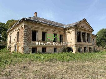 Sell family house with 2 apartment units located near the