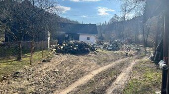 Oferujemy na sprzedaż budowlaną działkę w pięknej i cichej