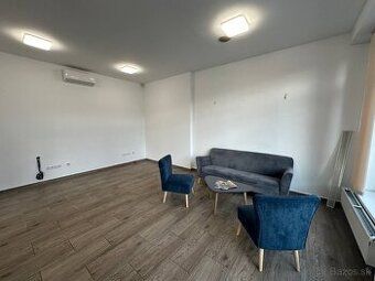Nabízíme k pronájmu kancelářské prostory v centru města na