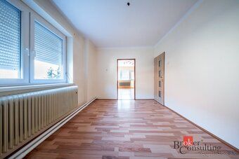 Oferujemy na sprzedaż przestronny piętrowy dom