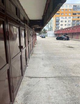 Nabízím k prodeji čistou, nově zrekonstruovanou garáž o