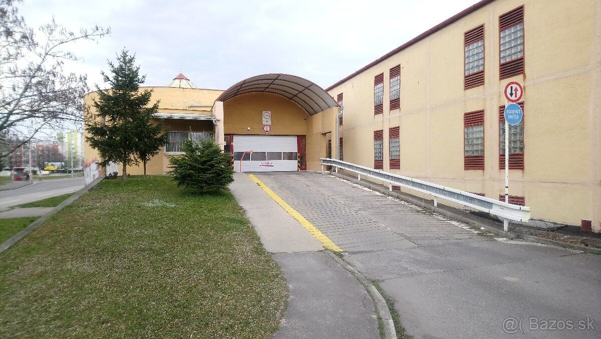 Nabízím k prodeji čistou, nově zrekonstruovanou garáž o