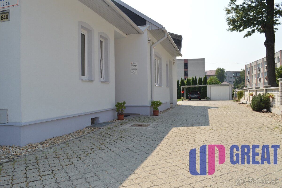 Nabízíme k pronájmu celé přízemí rodinného domu na ulici
