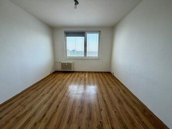 We offer for sale a spacious 3-room apartment with an area