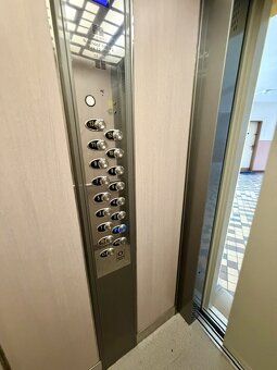 We offer for sale a spacious 3-room apartment with an area