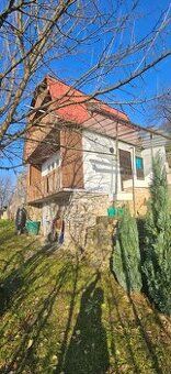 I am selling a well-maintained garden behind the swimming