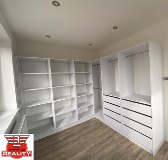 Nabízíme k prodeji nadstandardní bydlení 5-pokojový rodinný