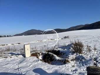 I offer for sale a building plot at the edge of the town