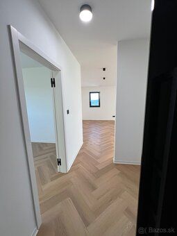 Moderní bydlení ve výškové budově s garážovým stáním | 13