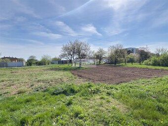 Predám 19 028 m2 poľnohosp. pôdy v k.ú. Bernolákovo:
1511m2 