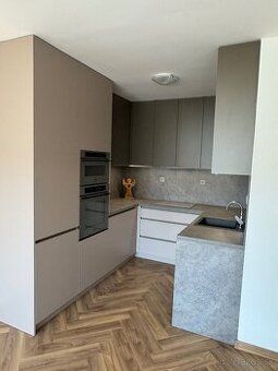 Juraj Kolárik +421 918 938 737 e-mail: W2 Real Estate jako