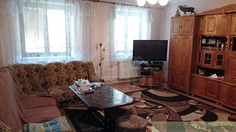 W samym centrum miejscowości Wielka Lasna znajduje się ten