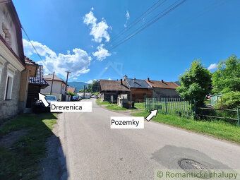 Drevenica pod Salatínom v obci Ludrová je situovaná v centre
