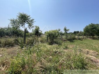We offer for sale a spacious building plot with an area of