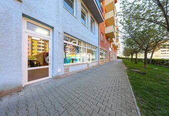 Společnost B10 Vám nabízí k prodeji Obchodní prostory na