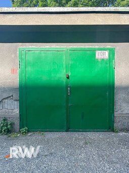 REWIN Realty offers you a garage for sale with a pit and