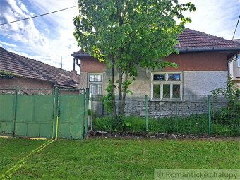 Pozemek o ploše 928 m2 se nachází v klidné ulici v zástavbě
