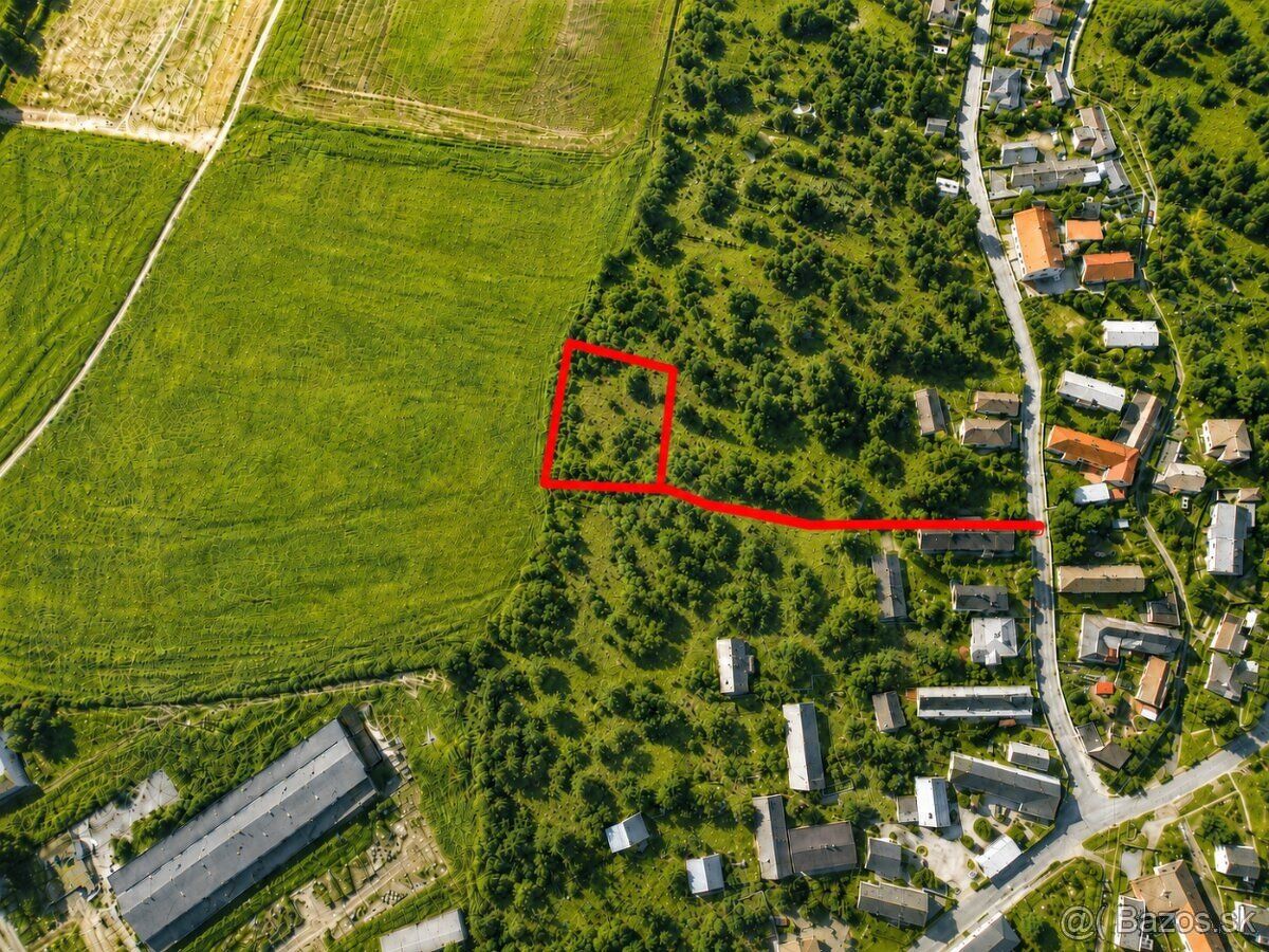 Prodám stavební pozemek v intravilánu obce Červenica, okres
