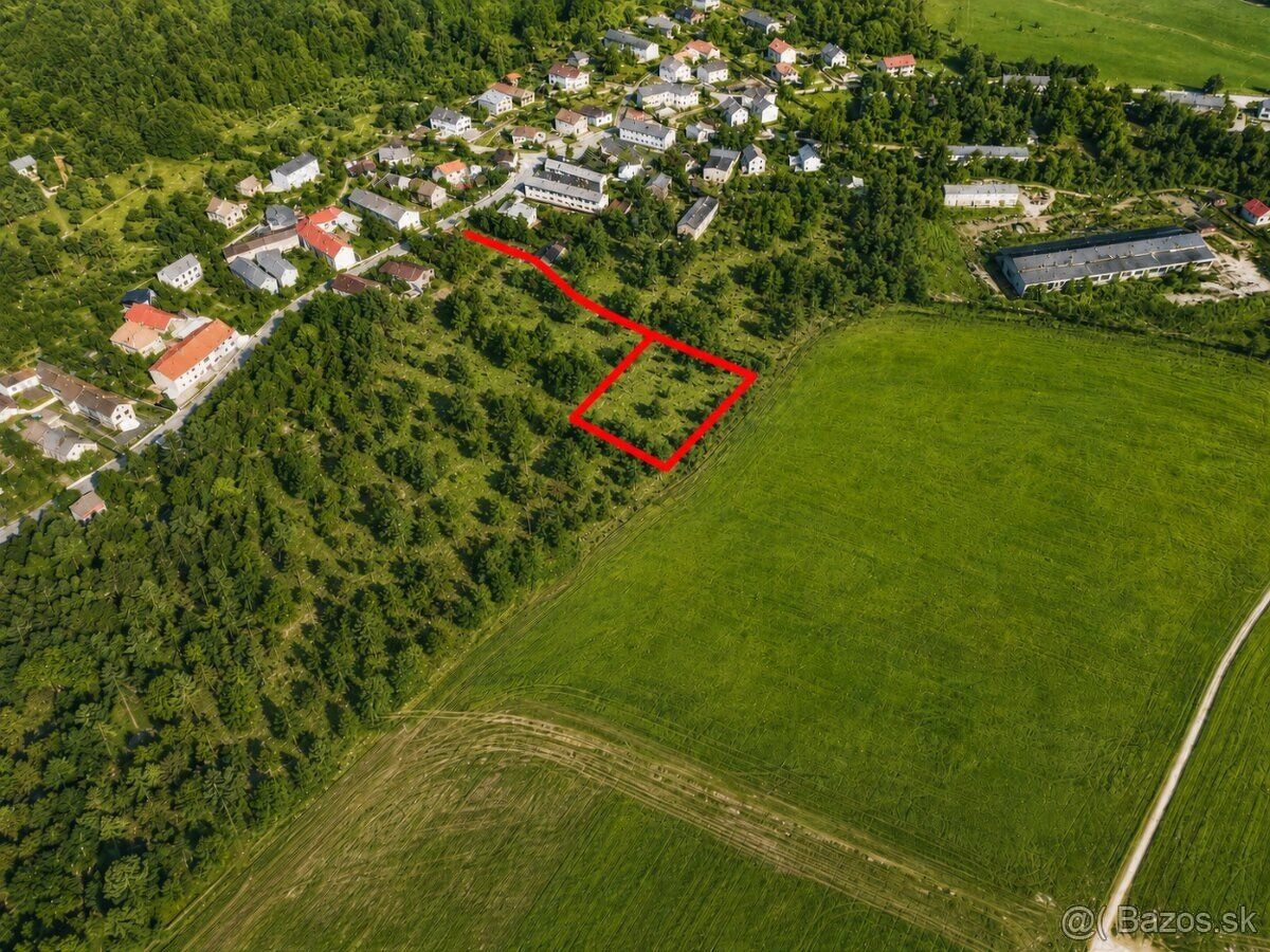 Prodám stavební pozemek v intravilánu obce Červenica, okres