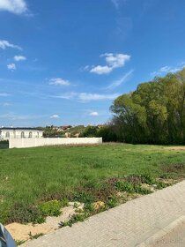 Na predaj rovinatý pozemok o výmere 950m2 s rozmermi 20x47,5