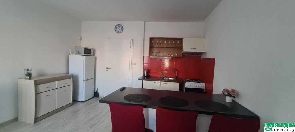 Nabízíme k pronájmu příjemný 2 pokojový byt o ploše 48 m²