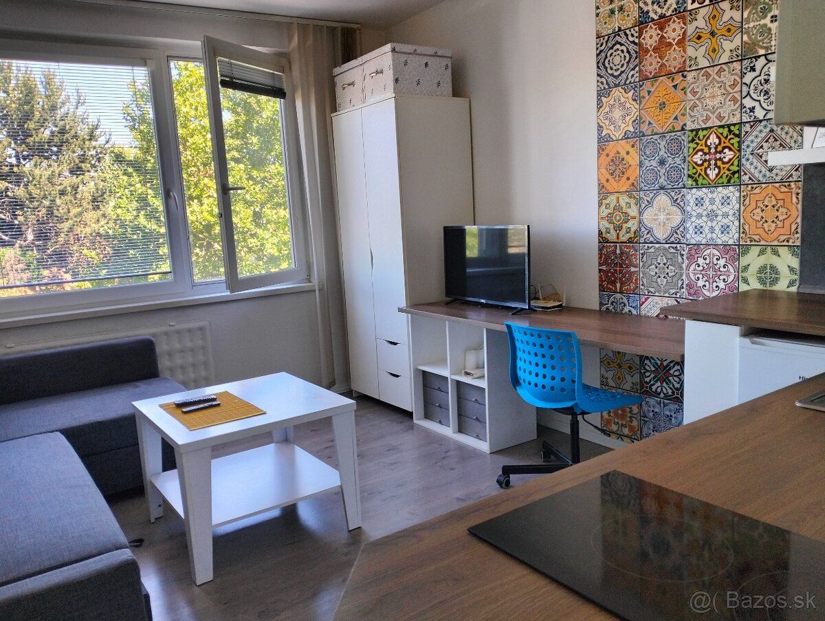 Nabízíme pronájem garsonky v Nitře - Chrenová, Dlouhá ulice