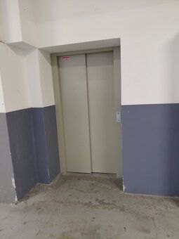 Nabízíme k pronájmu skladové prostory o ploše až 822 m2 ve