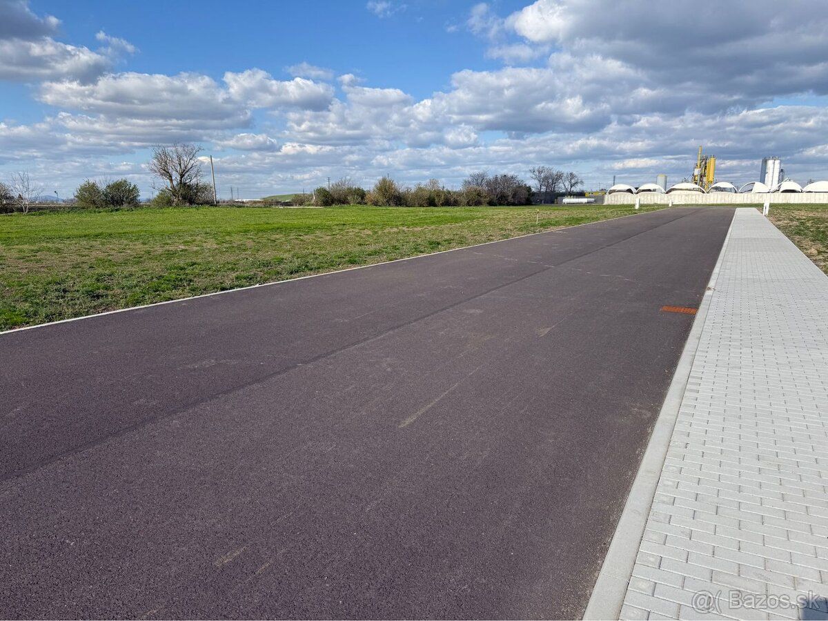 🏗️ Průmyslový pozemek u Trnavy – ideální volba pro