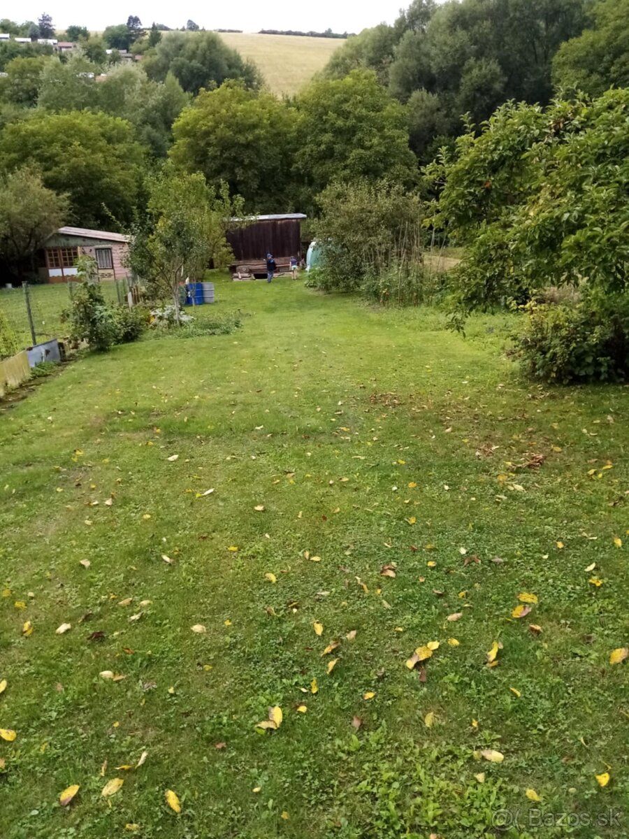 Pozemek vhodný na výstavbu RD, či na podnikání, 6 arů
