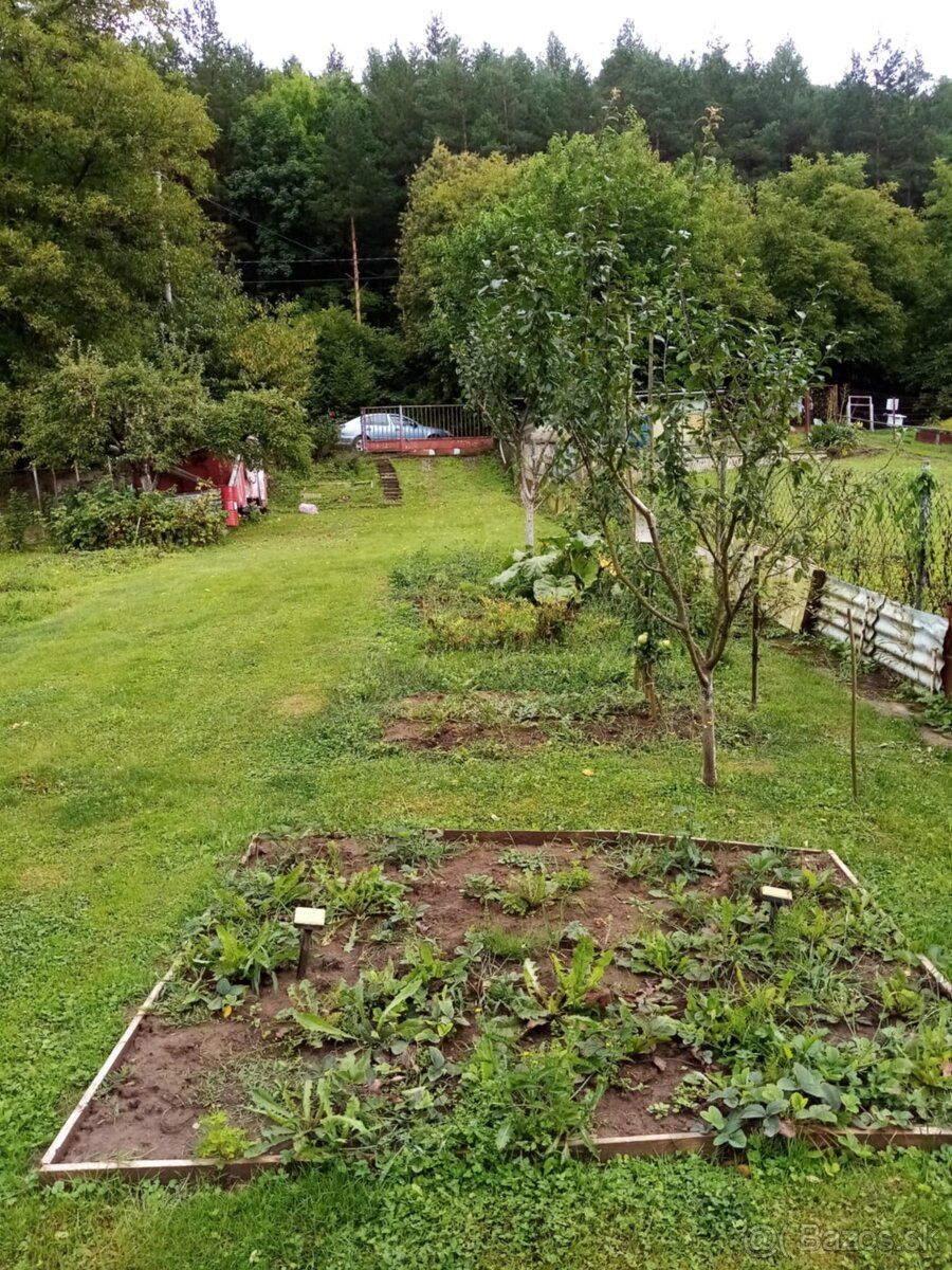Pozemek vhodný na výstavbu RD, či na podnikání, 6 arů