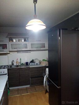 Prodám 3pokojový byt 70m2, plastová okna, budova je