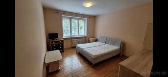 w centrum Pieszczan. Kolonada. Powierzchnia 64 m2