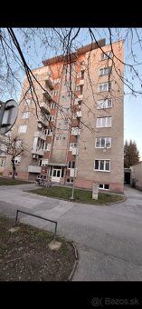 w centrum Pieszczan. Kolonada. Powierzchnia 64 m2