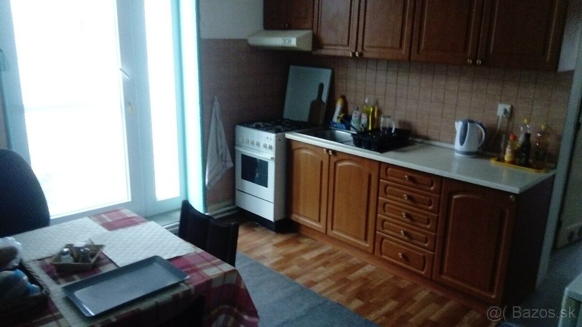 Привіт друзі, 🙂 ми здаємо в оренду окрему непрохідну