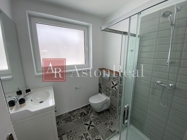 AstonReal oferuje na sprzedaż stylowy 2-pokojowy apartament