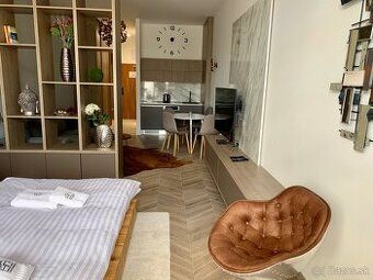 AstonReal oferuje na sprzedaż stylowy 2-pokojowy apartament