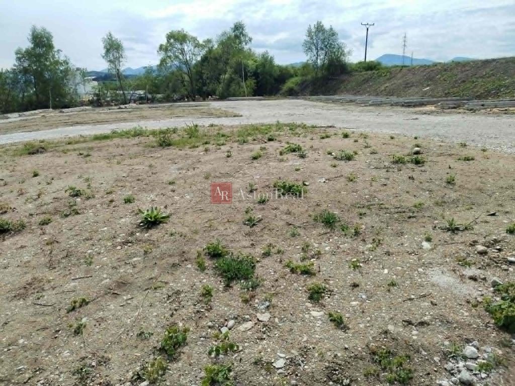Exkluzivní Astonreal nabízí k prodeji stavební pozemek (75