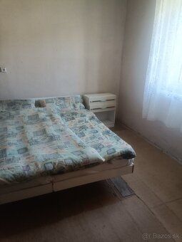 Eladó 3 szobás családi ház lakás kibírhato álapotba van,vanb