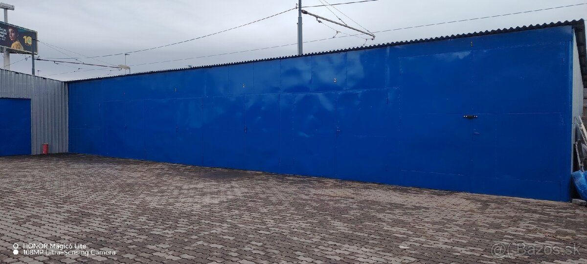 Nabízíme k pronájmu skladové prostory 18 m² x 3, výška